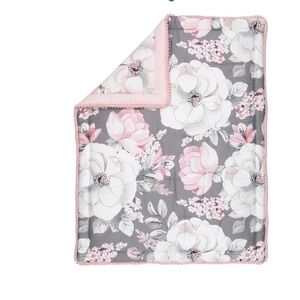 Elegant Floral Quilt in Gray and Pink